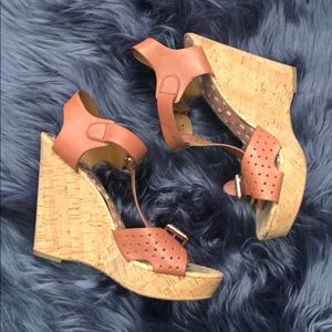 Summer wedges with a nice nude color